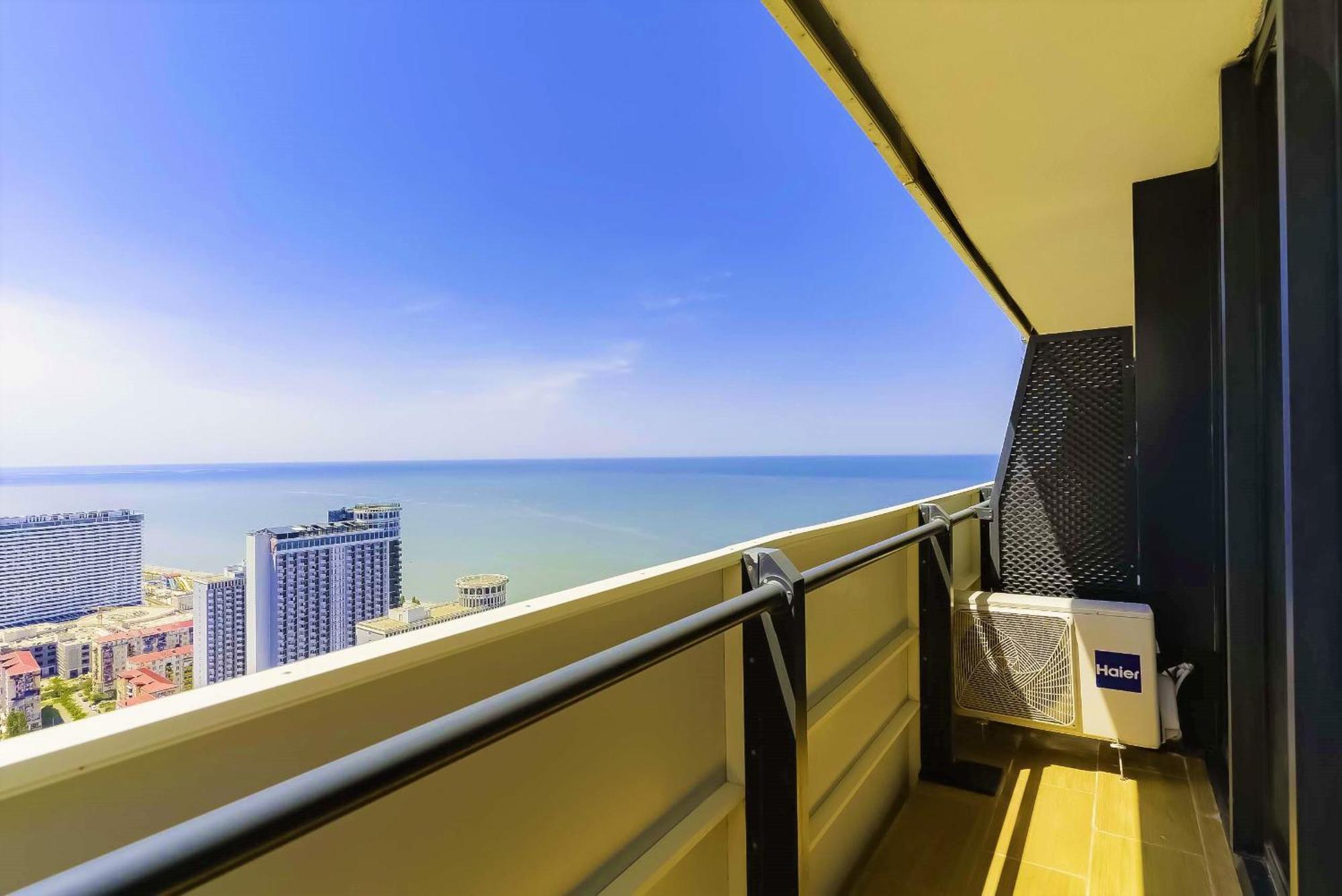 Luxury Beach Front Hotel Batumi Exteriör bild