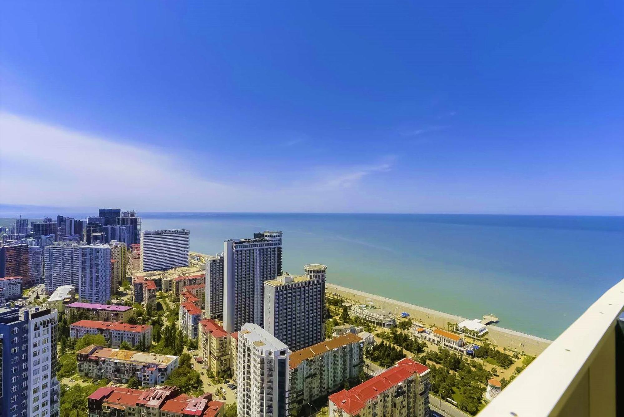 Luxury Beach Front Hotel Batumi Exteriör bild