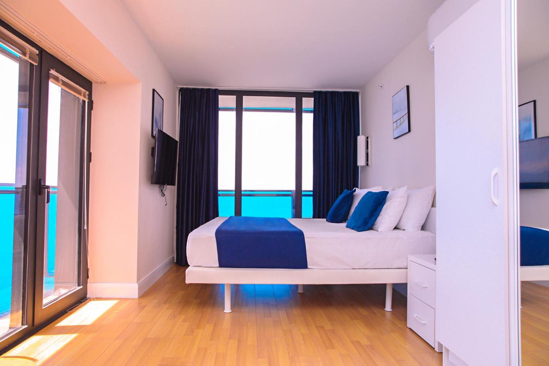 Luxury Beach Front Hotel Batumi Exteriör bild