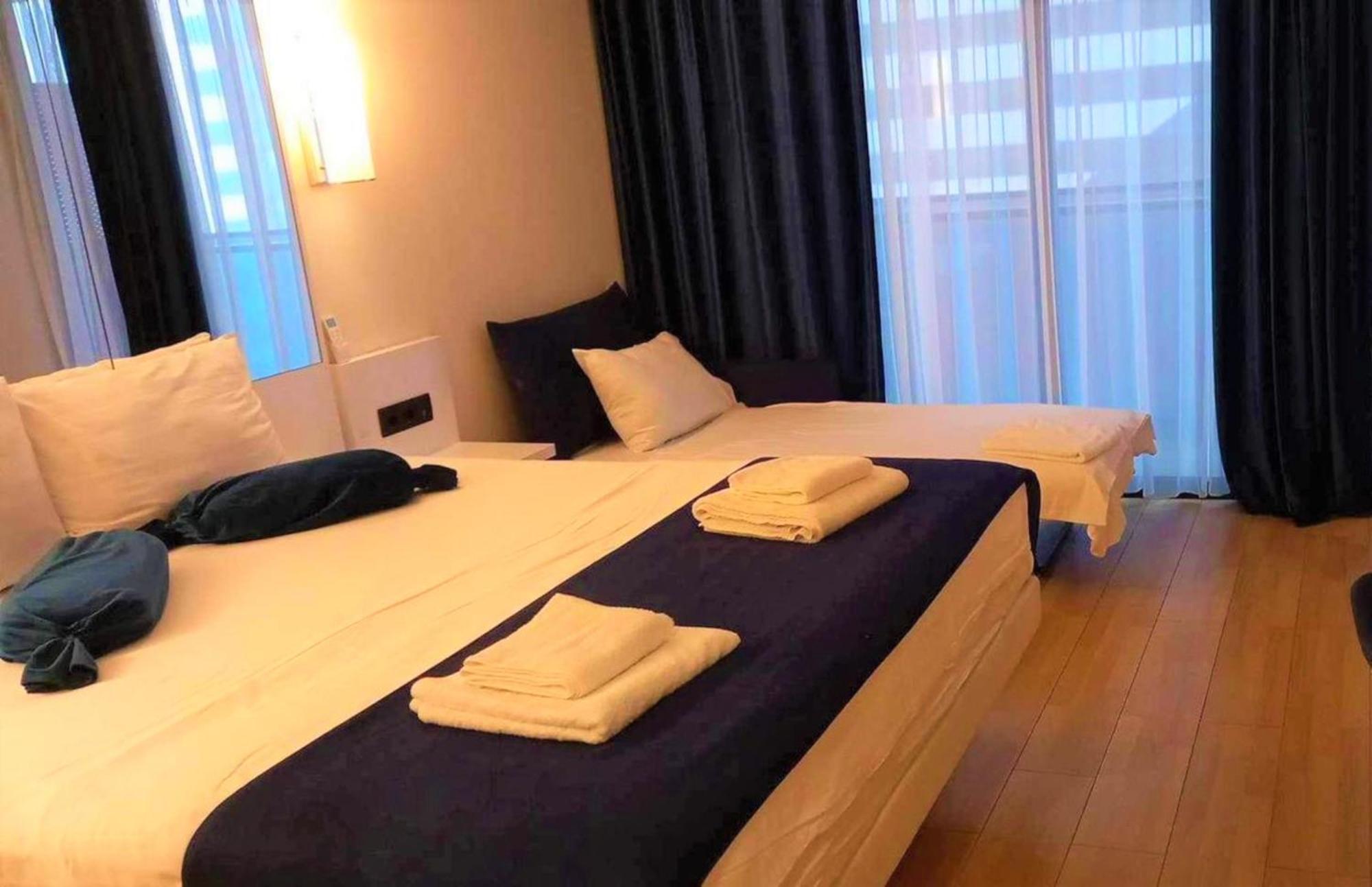 Luxury Beach Front Hotel Batumi Exteriör bild