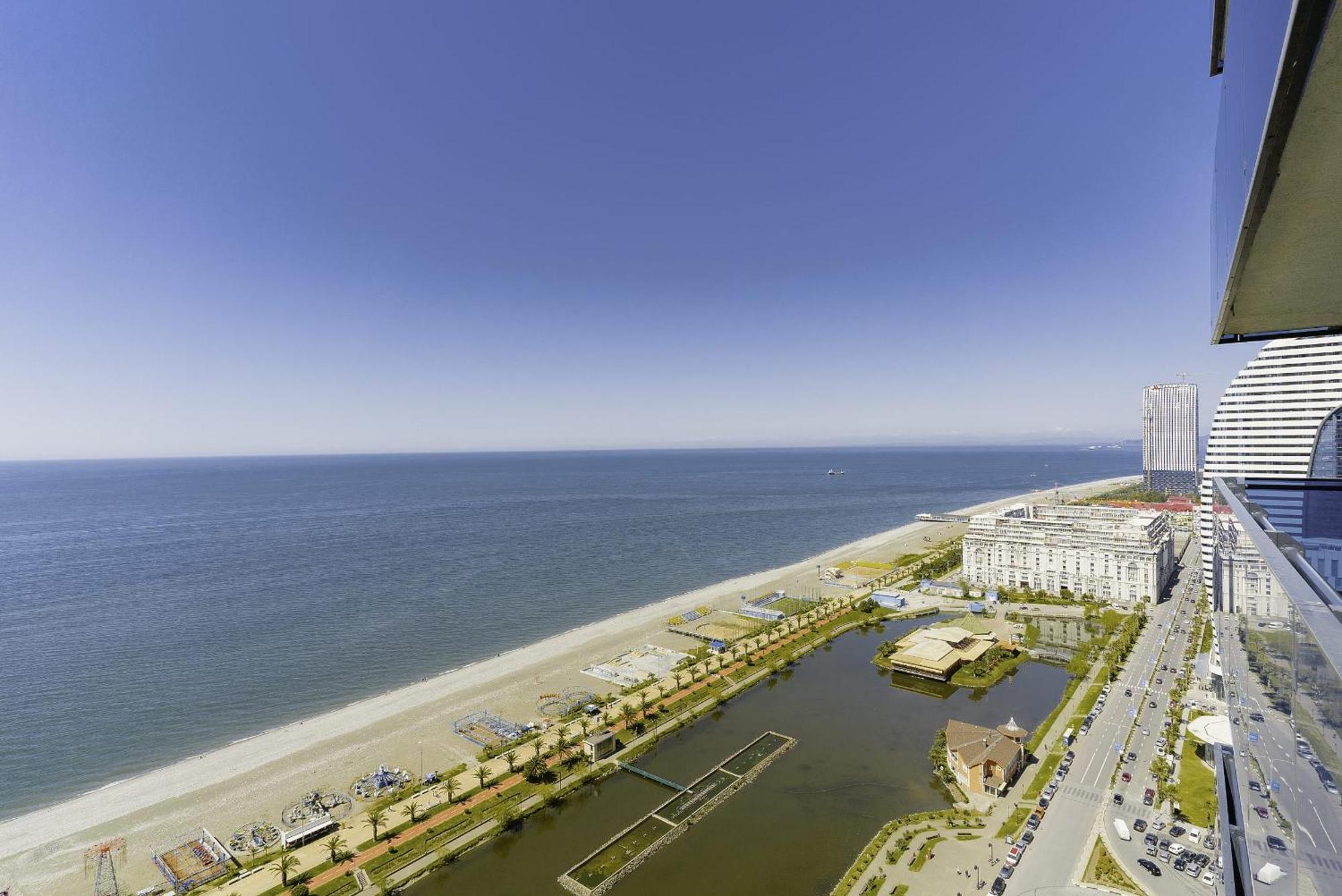 Luxury Beach Front Hotel Batumi Exteriör bild