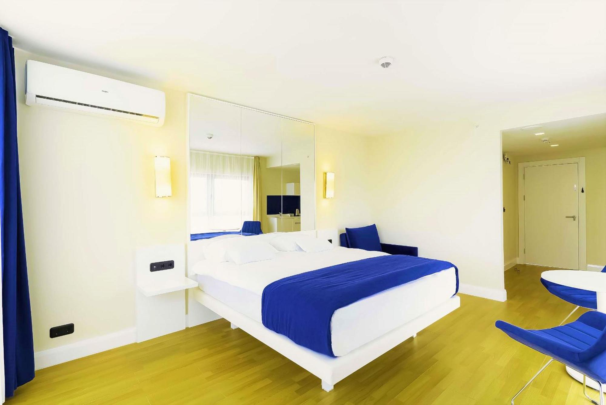 Luxury Beach Front Hotel Batumi Exteriör bild