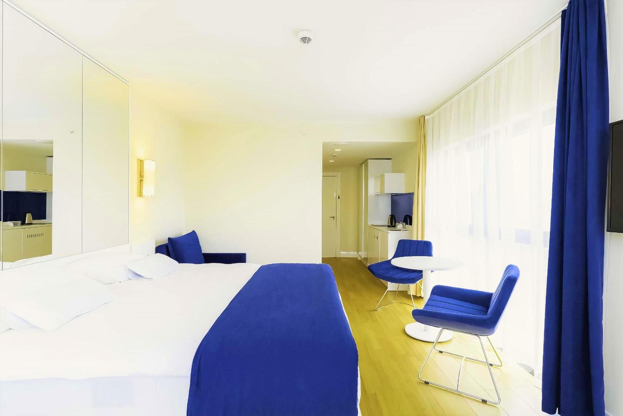 Luxury Beach Front Hotel Batumi Exteriör bild
