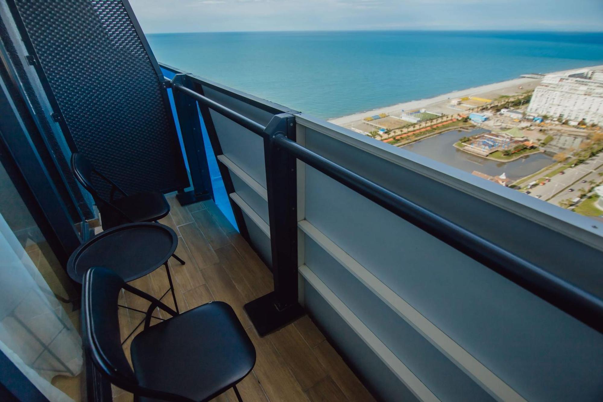 Luxury Beach Front Hotel Batumi Exteriör bild