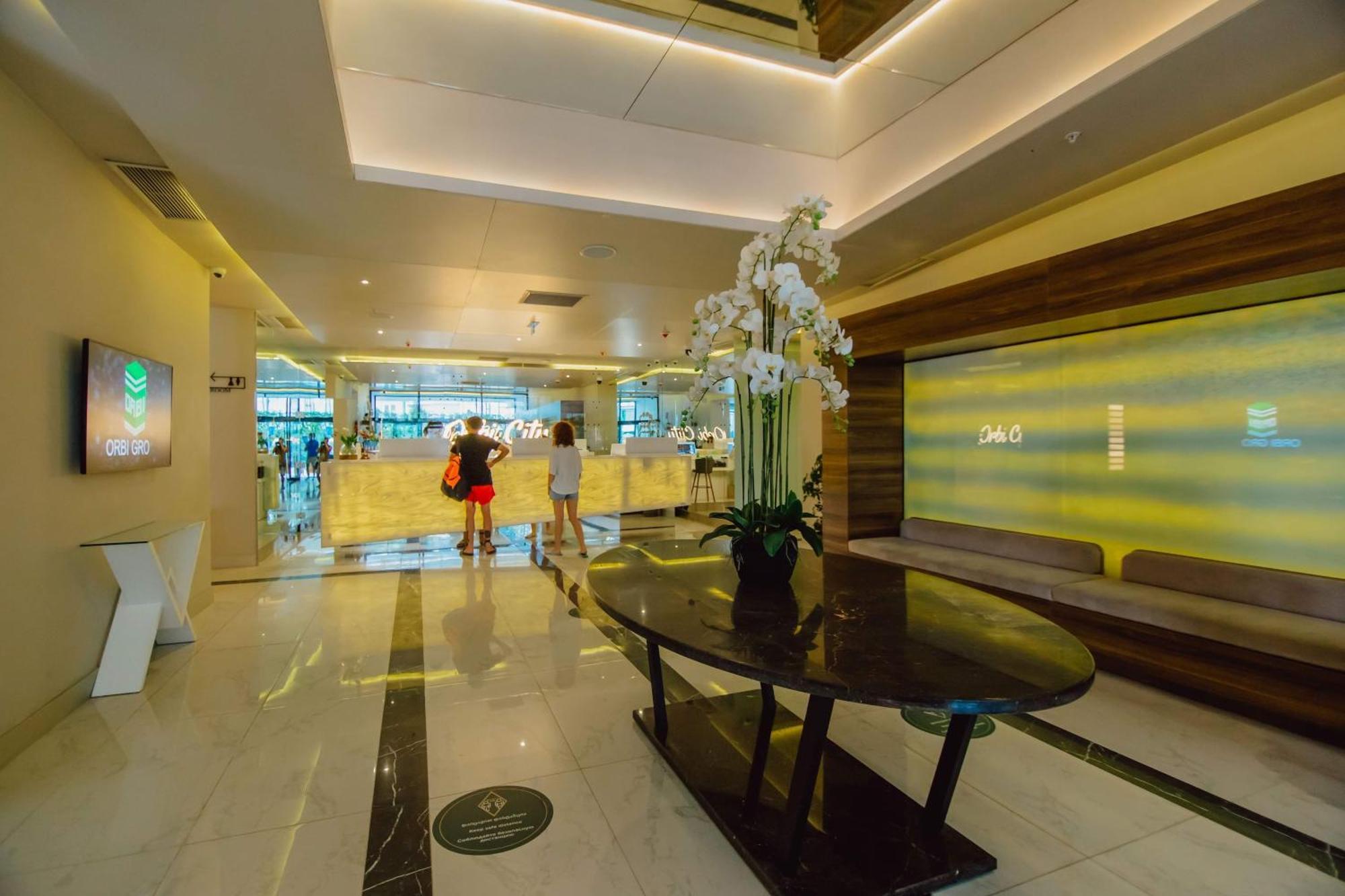 Luxury Beach Front Hotel Batumi Exteriör bild