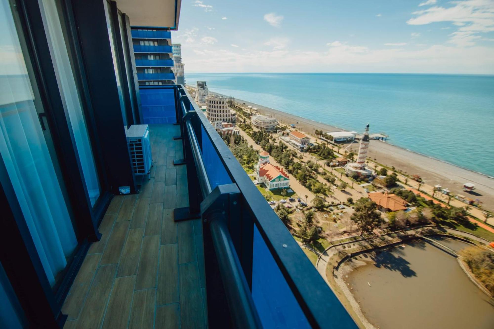 Luxury Beach Front Hotel Batumi Exteriör bild