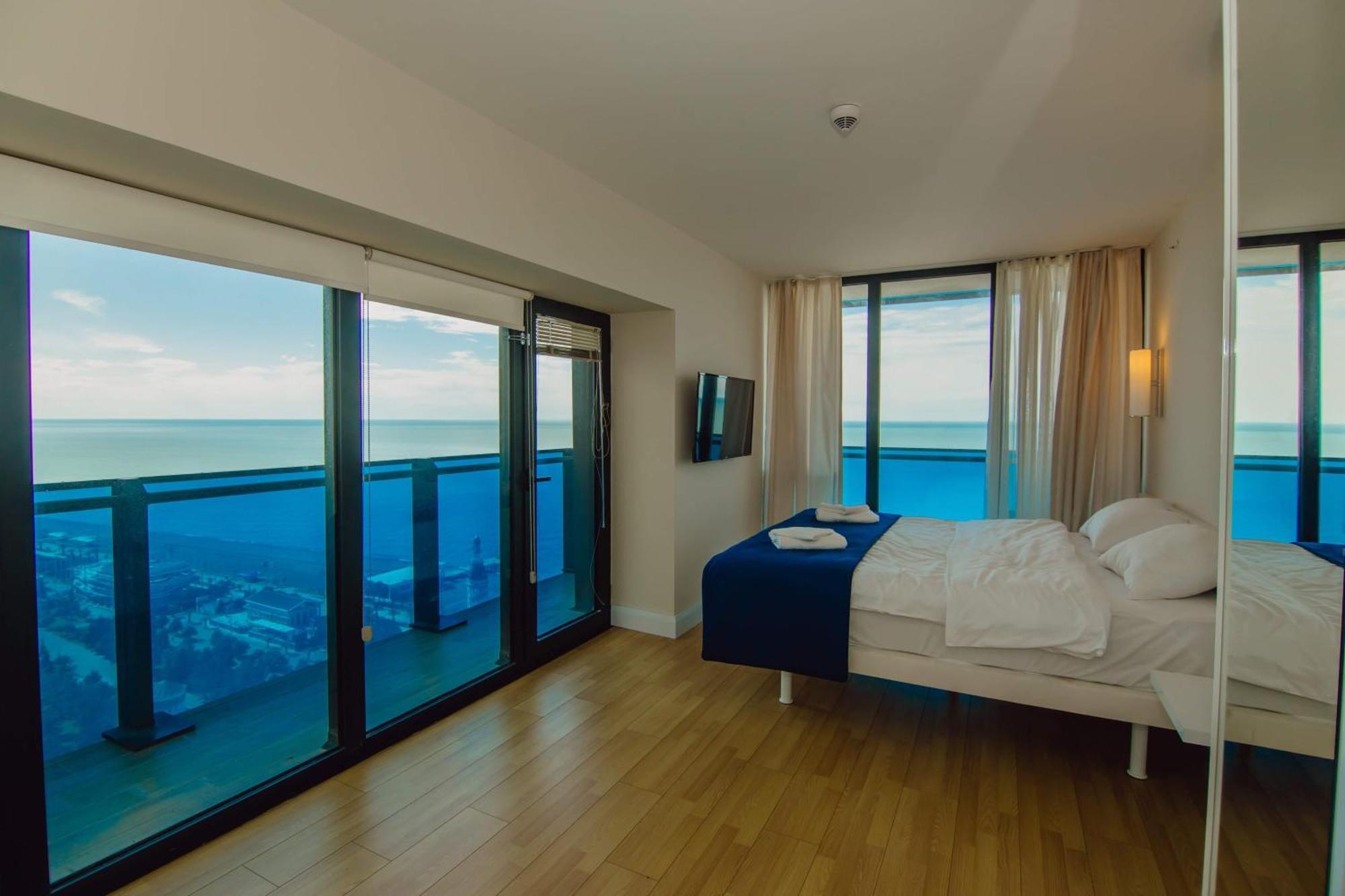 Luxury Beach Front Hotel Batumi Exteriör bild