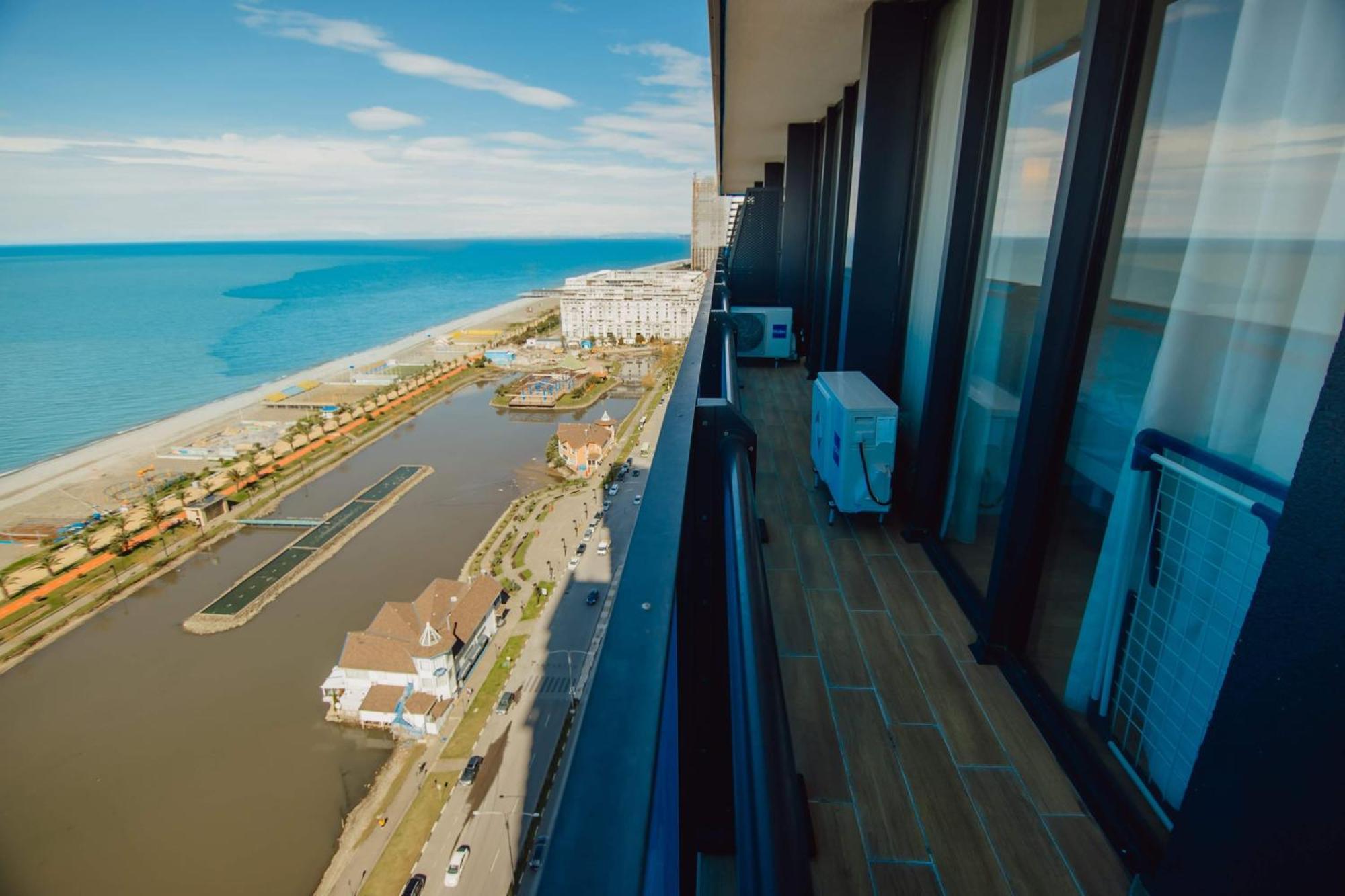 Luxury Beach Front Hotel Batumi Exteriör bild