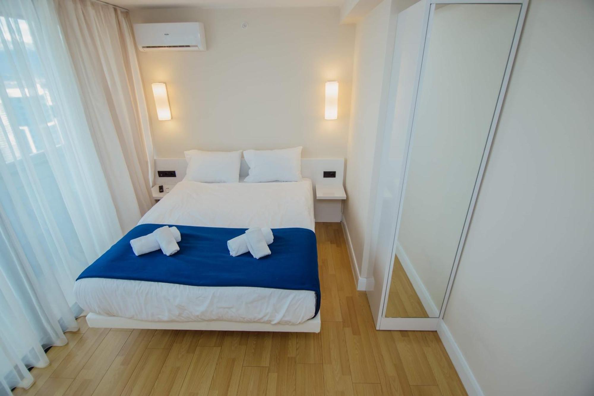 Luxury Beach Front Hotel Batumi Exteriör bild
