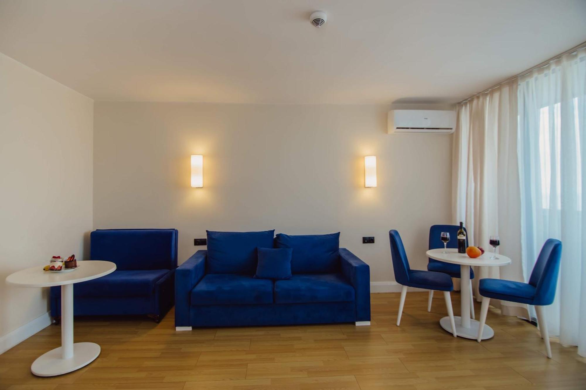 Luxury Beach Front Hotel Batumi Exteriör bild