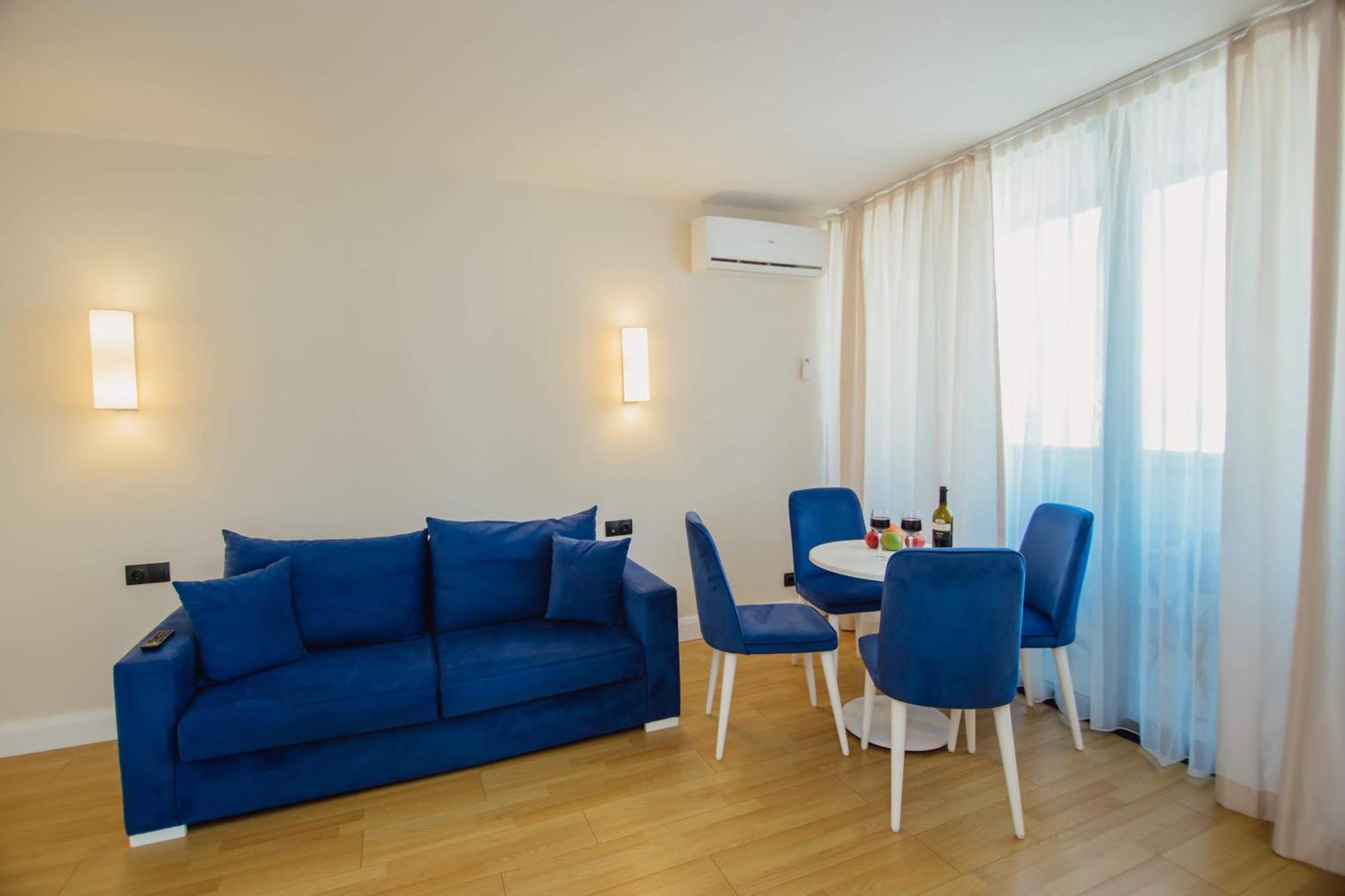 Luxury Beach Front Hotel Batumi Exteriör bild