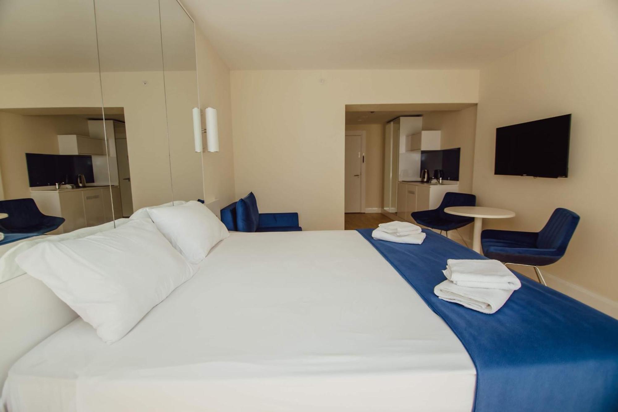 Luxury Beach Front Hotel Batumi Exteriör bild