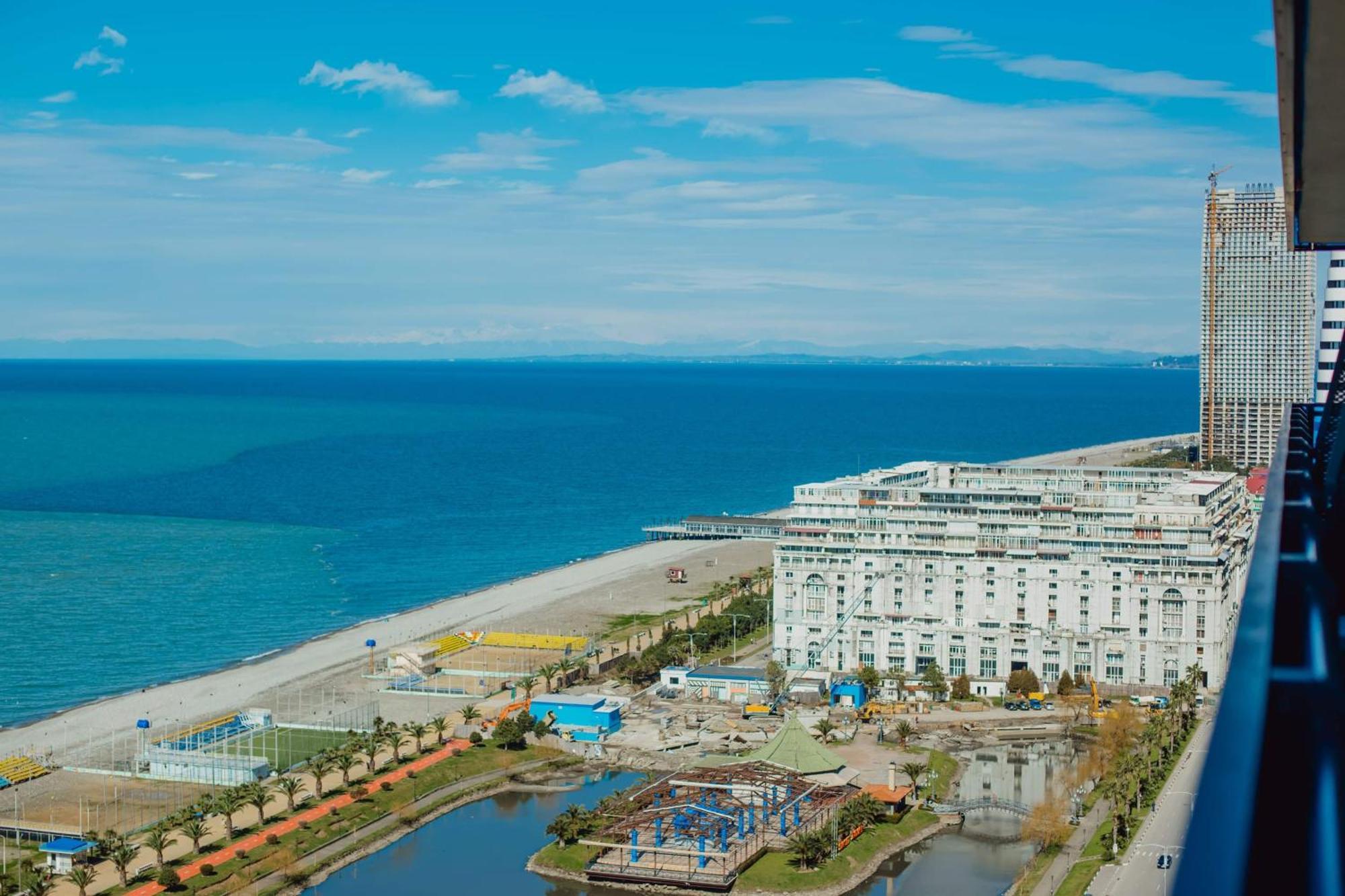 Luxury Beach Front Hotel Batumi Exteriör bild